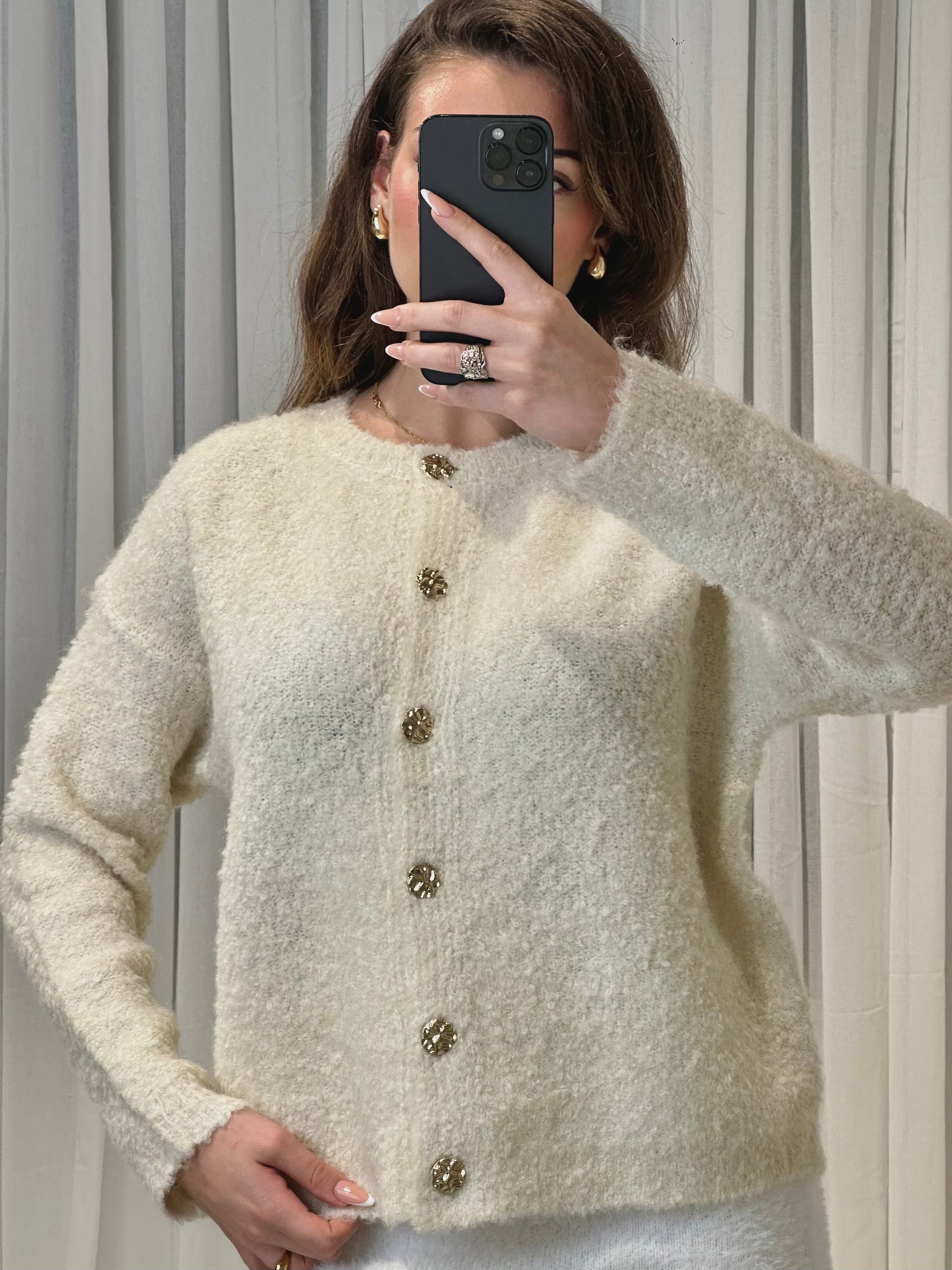 Basic Cardigan mit goldenen Knöpfen - Saint Lys