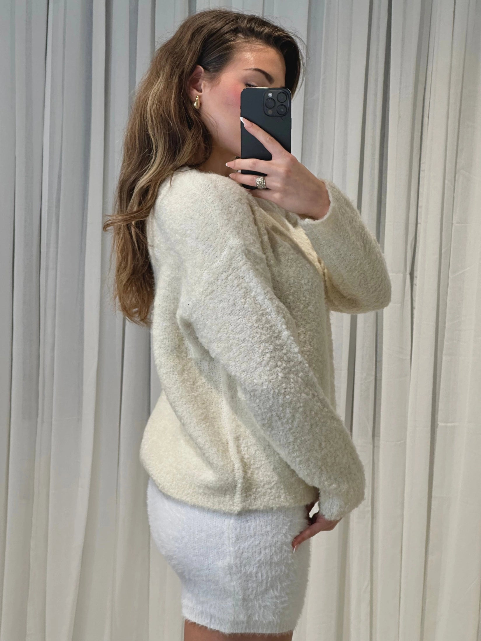 Basic Cardigan mit goldenen Knöpfen - Saint Lys