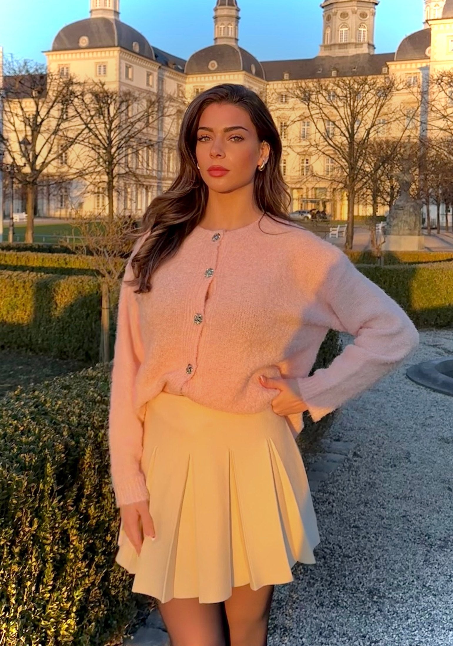 Basic Cardigan mit goldenen Knöpfen - Saint Lys