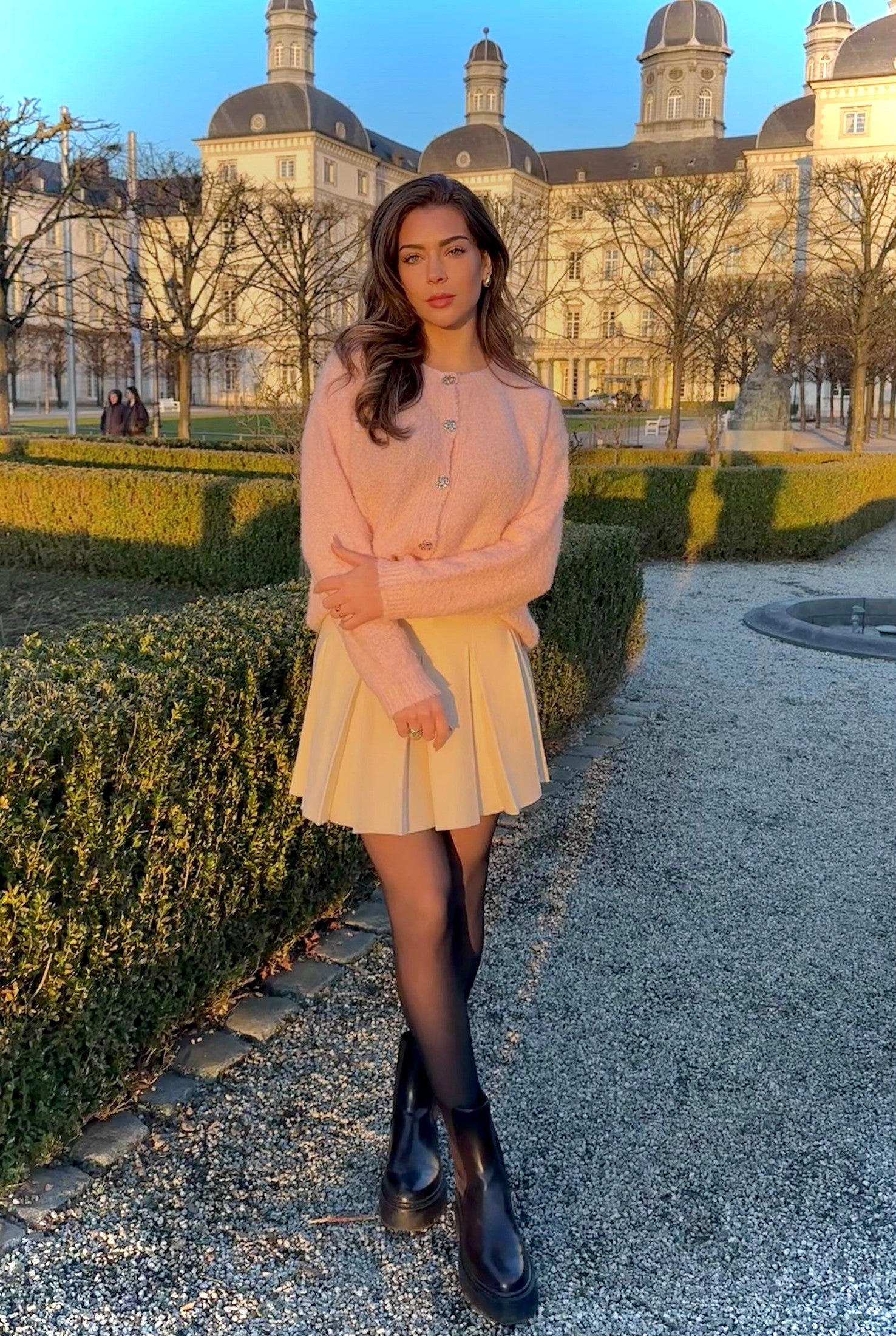 Basic Cardigan mit goldenen Knöpfen - Saint Lys