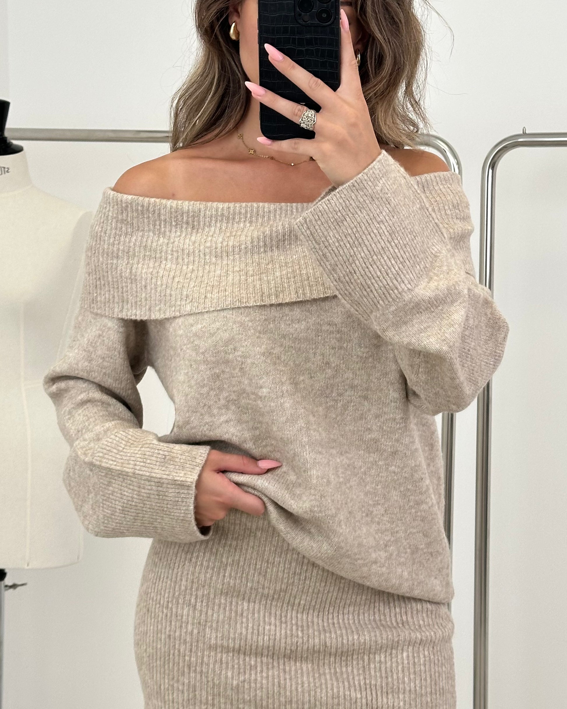 Beige Off-Shoulder Set - Saint Lys