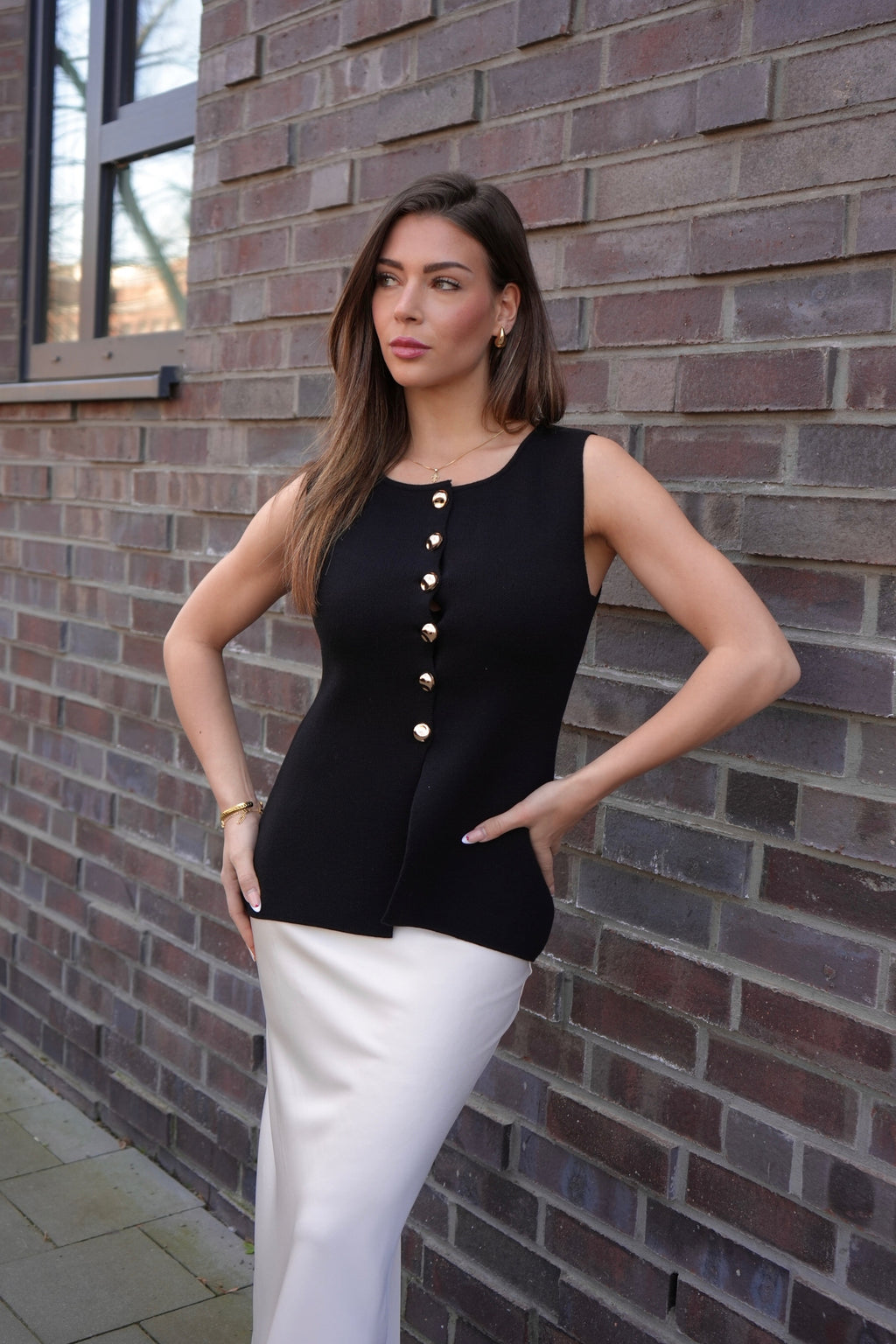 Elegante Weste mit goldenen Knöpfen - Saint Lys