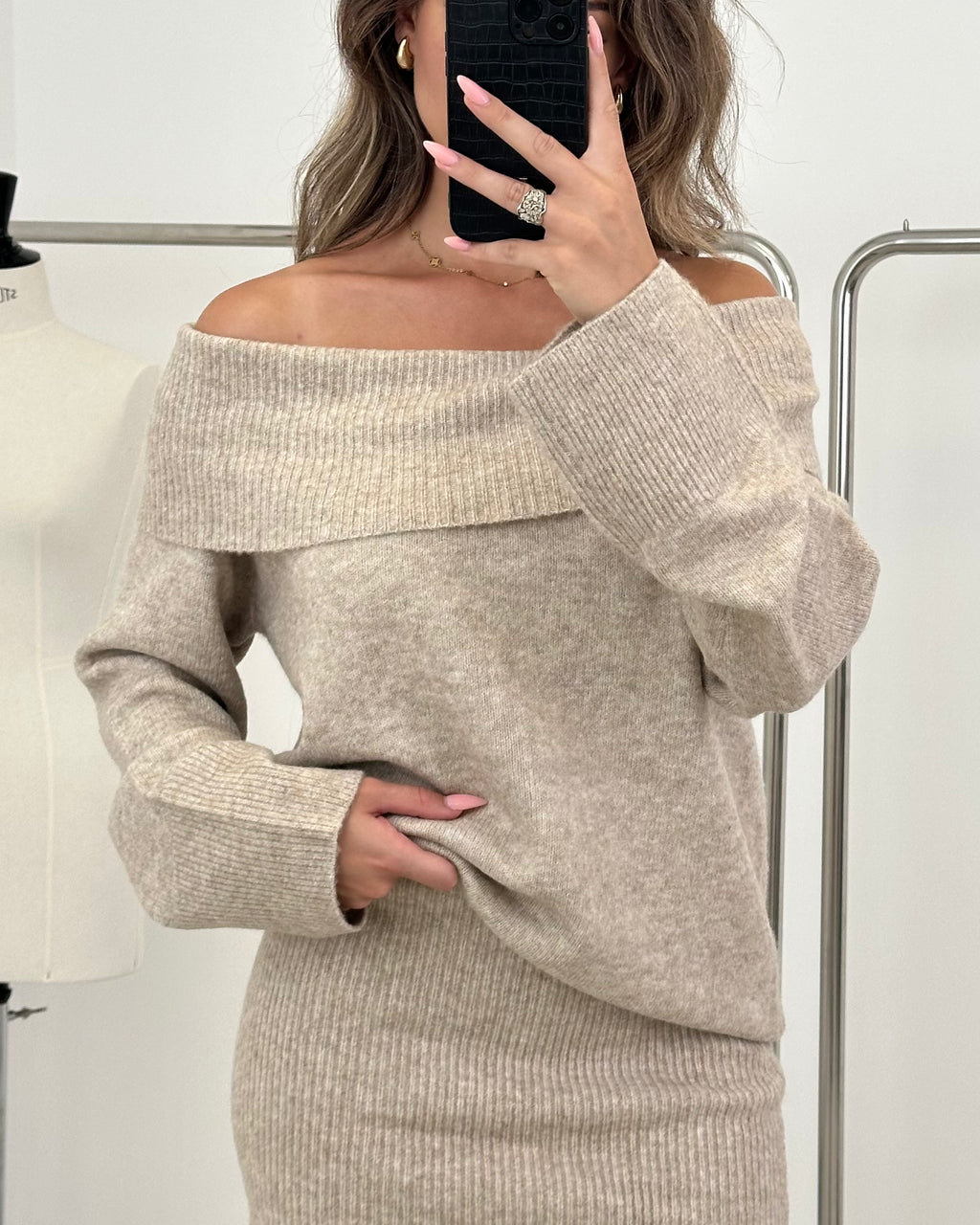Beige Off-Shoulder Set - Saint Lys
