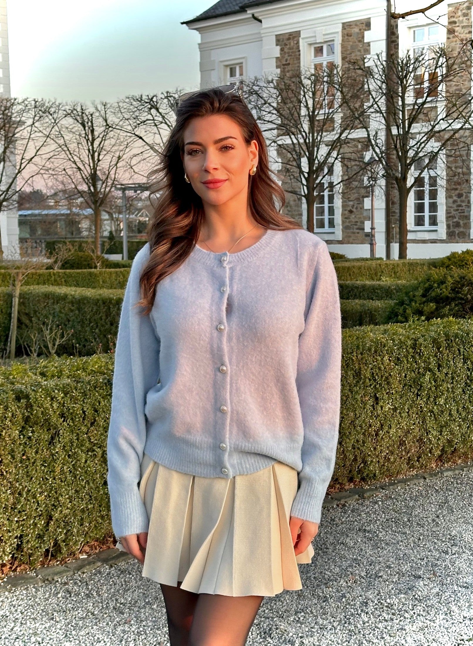 Pastell Cardigan mit Perlenknöpfen - Saint Lys