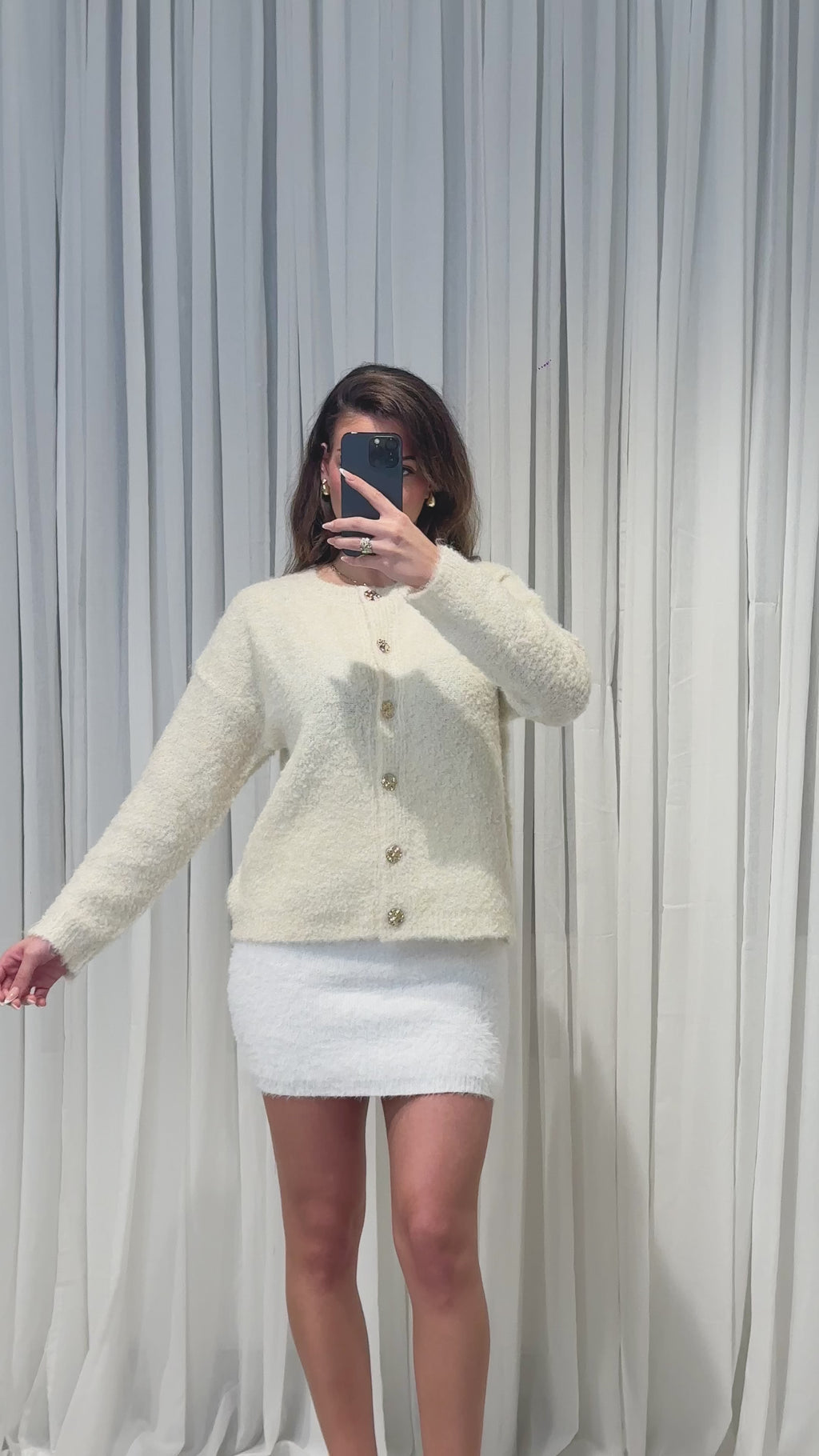 Basic Cardigan mit goldenen Knöpfen